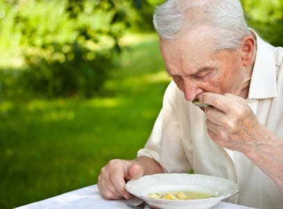 Ayuda a tu adulto mayor a alimentarse bien con estos articulos que le permiten ser autonomo-1