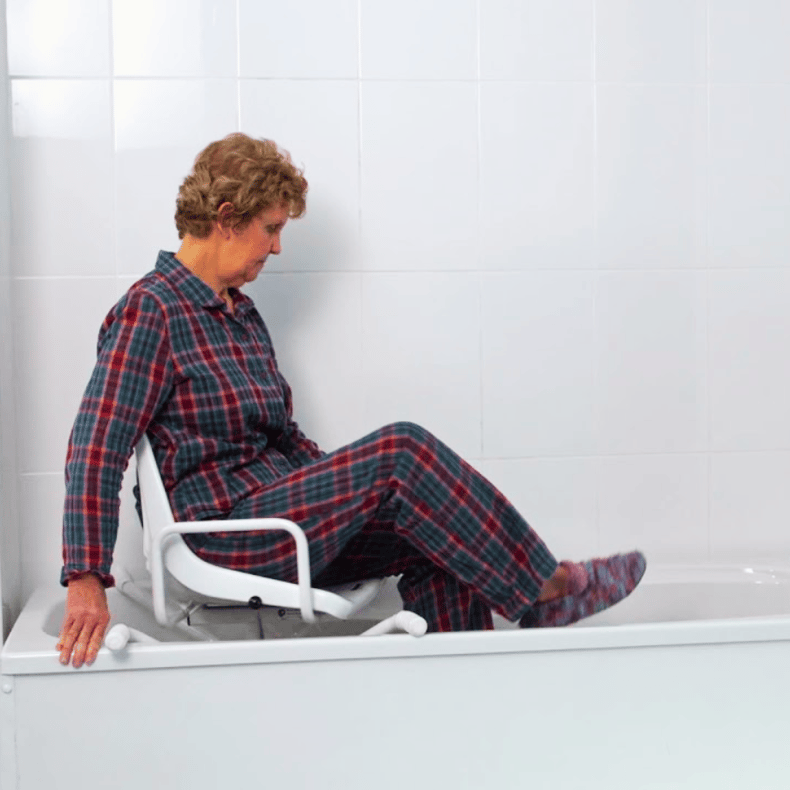 Silla-de-ducha-con-apoyabrazos-y-respaldo-5