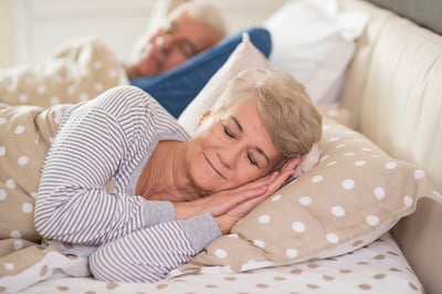 mujer-su-marido-durmiendo-comodamente