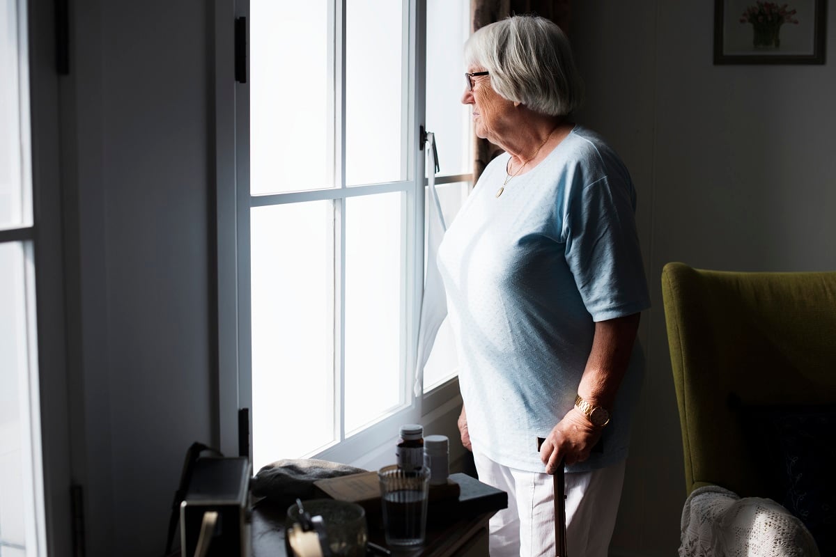 ¿Cómo afecta la soledad a la salud mental de los adultos mayores?